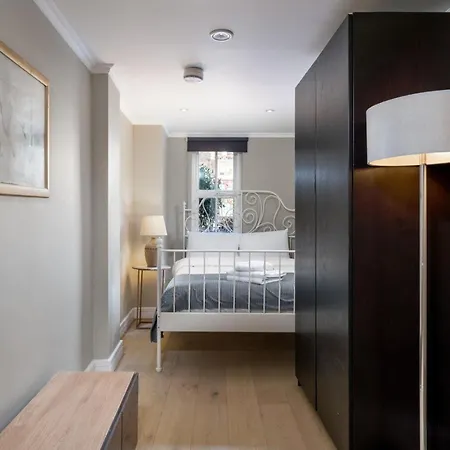 Gorgeous Design 2 Bed Flat Barons Court Sleeps Six Apartment *