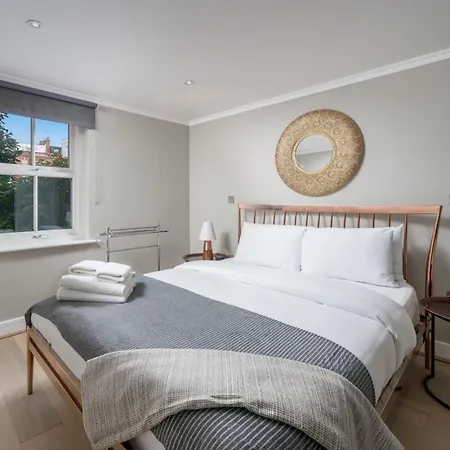 Apartment Gorgeous Design 2 Bed Flat Barons Court Sleeps Six *