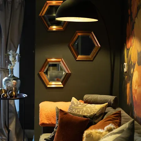Gorgeous Design 2 Bed Flat Barons Court Sleeps Six *