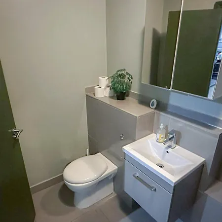 Apartment Lovely 2-bedroom Flat With Indoor Fireplace In Shepherds Bush, Near White *