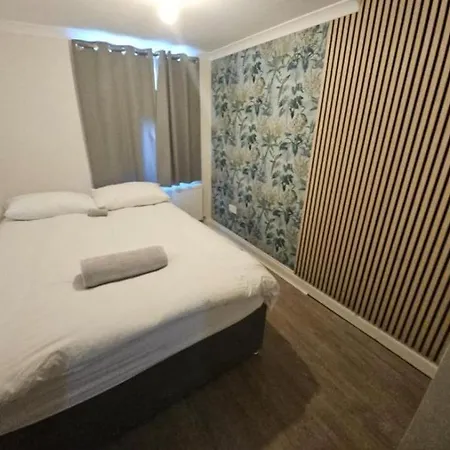 Spacious 3-bedroom Apartment! Apartment London