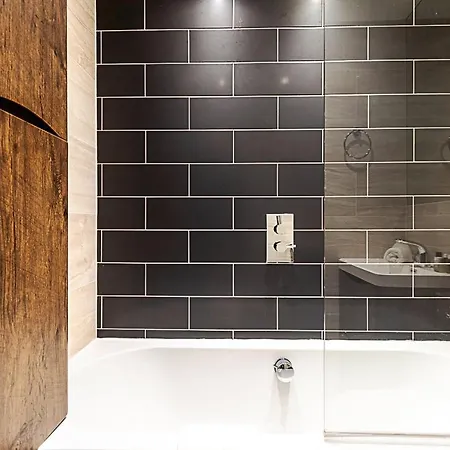 Chic 1 Bedroom Parkview Flat At Arundel Square