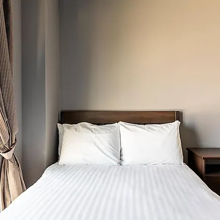 Riverside Escape With Breathtaking Thames Views London