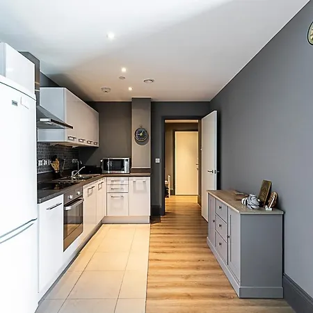 Apartment Riverside Escape With Breathtaking Thames Views *