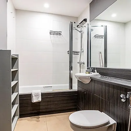 Riverside Escape With Breathtaking Thames Views * London
