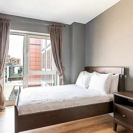 Riverside Escape With Breathtaking Thames Views *