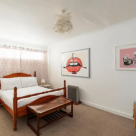 Apartment Kensal Green's Cosy Three Bedroom Retreat London