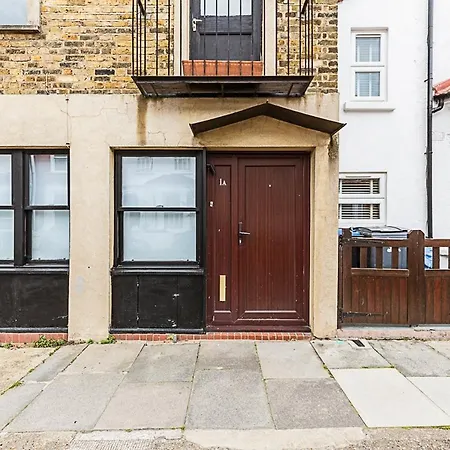 Apartment Kensal Green's Cosy Three Bedroom Retreat London