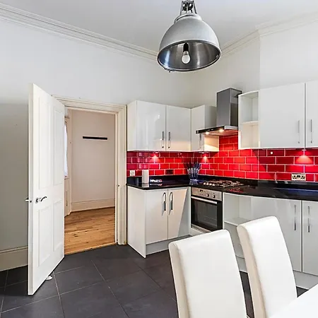 Kensington Tranquility Elegant Two-bed Retreat Apartment London