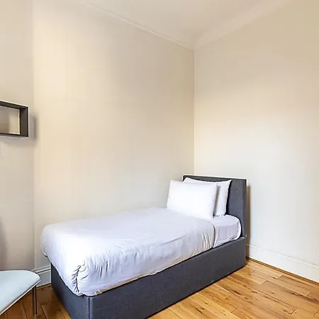 Kensington Tranquility Elegant Two-bed Retreat * London