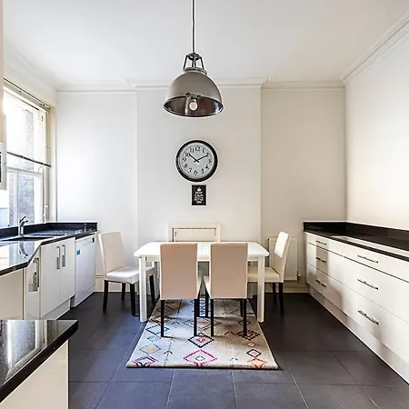 Kensington Tranquility Elegant Two-bed Retreat Apartment London