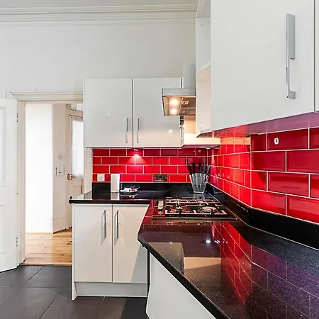 Kensington Tranquility Elegant Two-bed Retreat London