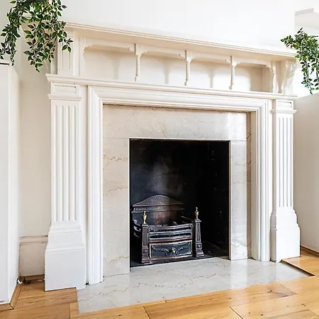 Kensington Tranquility Elegant Two-bed Retreat Apartment London
