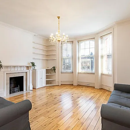 Apartment Kensington Tranquility Elegant Two-bed Retreat London