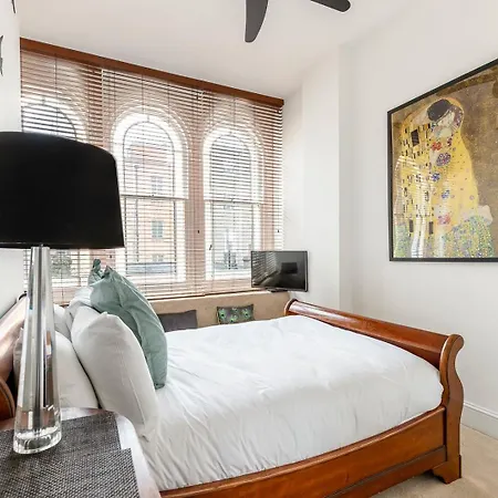 Classic Victorian Flat With Terrace London