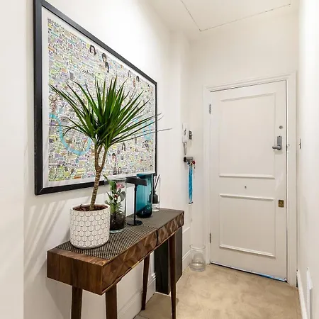 Apartment Classic Victorian Flat With Terrace *