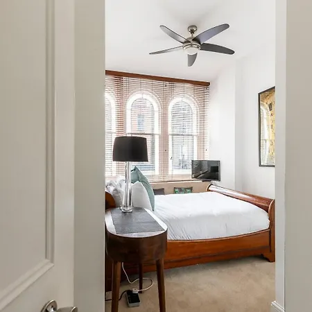 Classic Victorian Flat With Terrace Apartment London