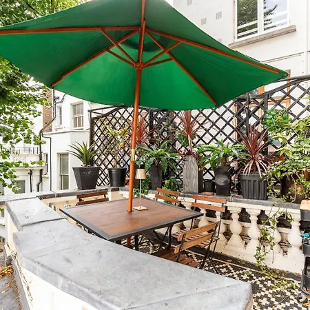 Apartment Classic Victorian Flat With Terrace *