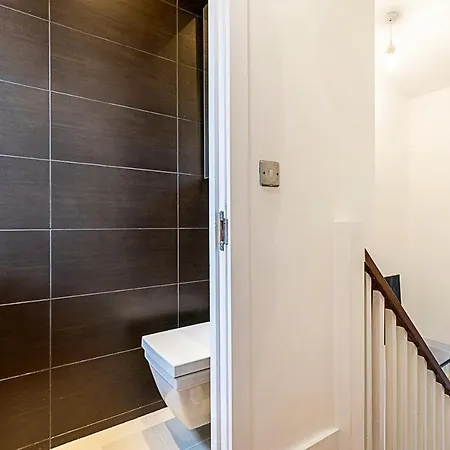 Modern Airy 2-bed Gem In Trendy Stoke Newington Apartment London