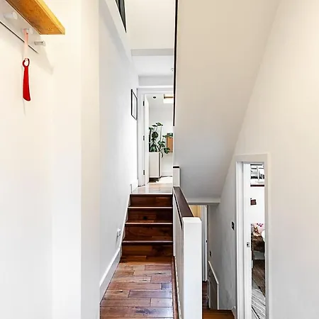 Modern Airy 2-bed Gem In Trendy Stoke Newington London