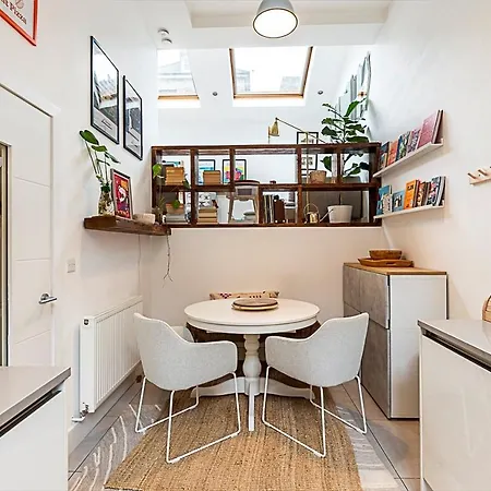 Modern Airy 2-bed Gem In Trendy Stoke Newington * London