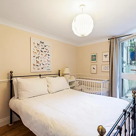 Charming Retreat * London