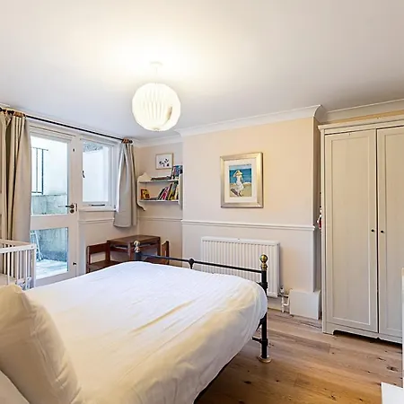 Charming Retreat Apartment London