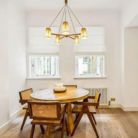 Elegant Fitzrovian Apartment London