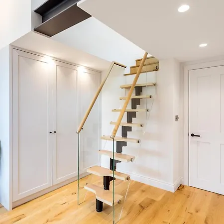 Apartment Coleherne Road X *
