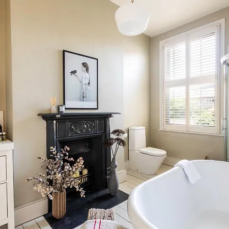 Tooting's Charming Victorian Garden Hideaway Holiday home *
