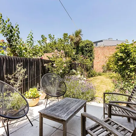 Holiday home Tooting's Charming Victorian Garden Hideaway *