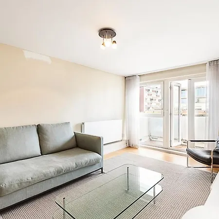 Relay With Balcony Apartment London
