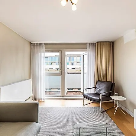 Relay With Balcony Apartment London