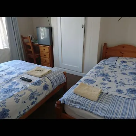 Guest house Comfortable Family Room With Tv, Free Fast Wifi, Sleeps 3