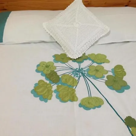 In Guest - Double With Shared Bathroom Sleeps 1-2 Located 5 Minutes From Heathrow Dsbyr Guest house