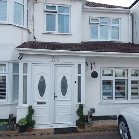 In Guest - Family With Private Bathroom Edgware