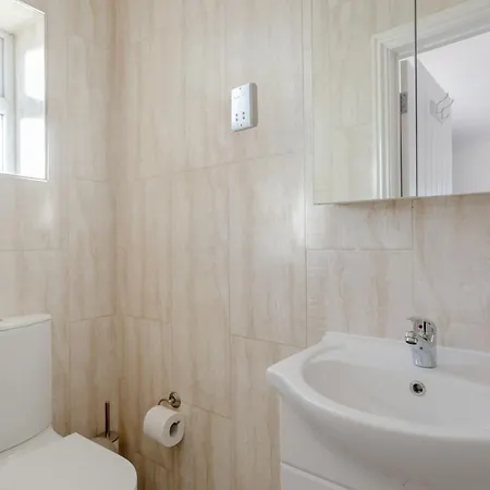 In Guest - Family With Private Bathroom * Edgware