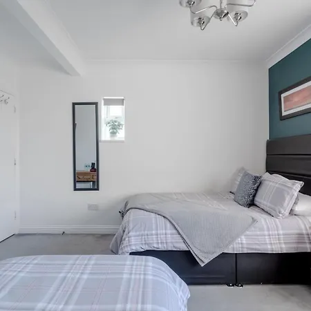 Guest house In Guest - Family With Private Bathroom Edgware