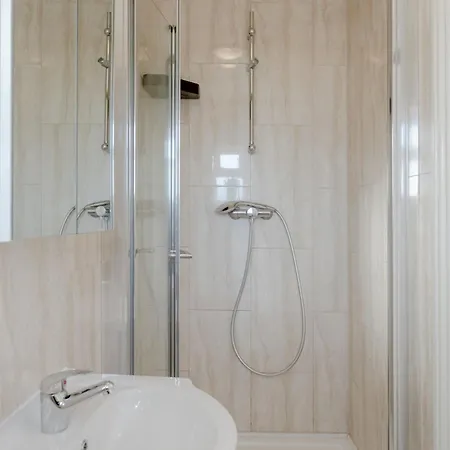 In Guest - Family With Private Bathroom *