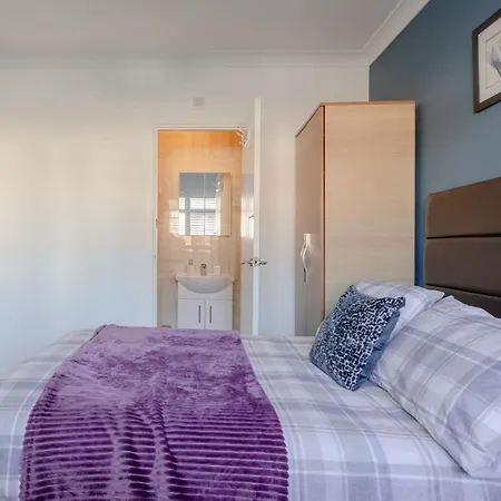 In Guest - Apple House Wembley * Edgware