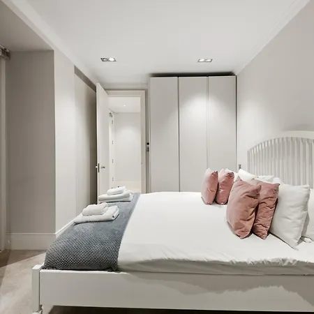 Sg, Chic Covent Garden Apartment