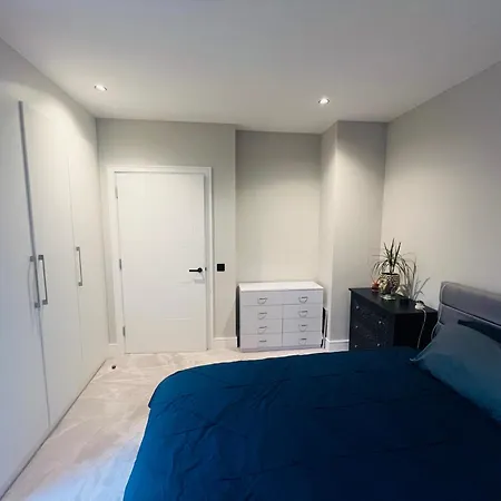Modern, Bright And Spacious 1br Finchley