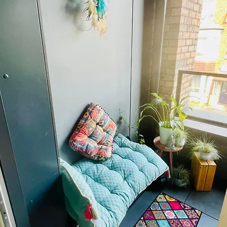 Apartment Modern, Bright And Spacious 1br *