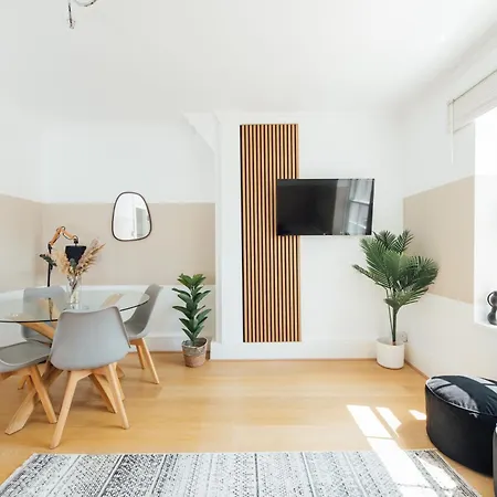 Stylish Kings Cross 2 Bedroom Flat Apartment