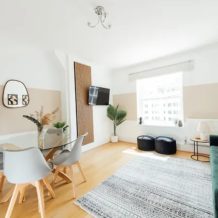 Stylish Kings Cross 2 Bedroom Flat * London