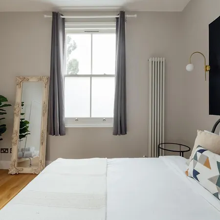 Contemporary & Chic 1 Bedroom In Honor Oak Apartment London