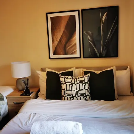 Cozy Near O2 Arena Holiday home *