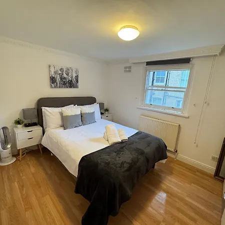 Charming And Affordable Flat For 4 People In Baker Street Zone 1 With Breakfast Apartment London