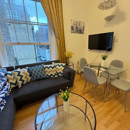 Charming And Affordable Flat For 4 People In Baker Street Zone 1 With Breakfast Apartment