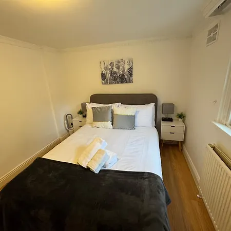 Charming And Affordable Flat For 4 People In Baker Street Zone 1 With Breakfast Apartment London